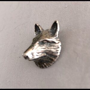 Wolf Pendant. Very realistic. Good weight. Approx 3/4 inch wide.  Firm Price!!
